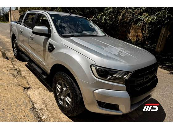 FORD RANGER 2.2 XLS 4X4 CD 16V DIESEL 4P AUTOMÁTICO